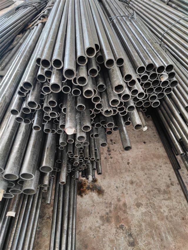 伊春精密光亮无缝钢管厂